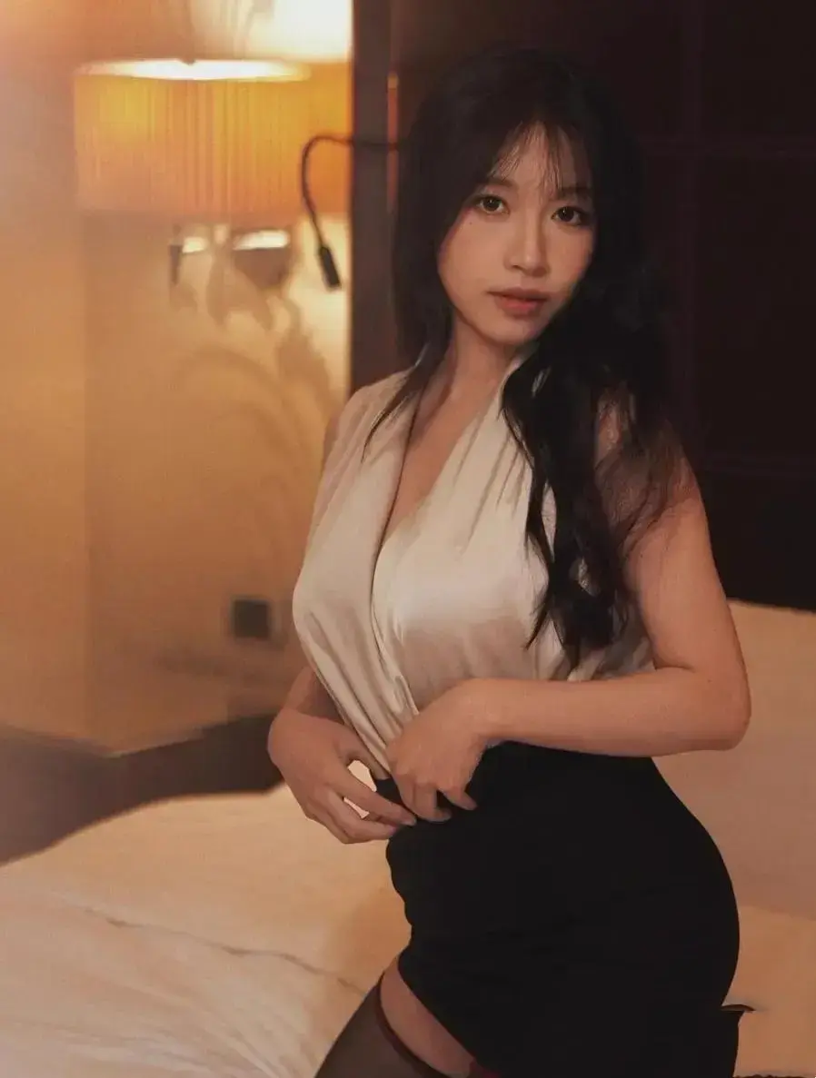 《小凤新婚》全集完整版在线免费放送-苏畅艾熙双人演绎小凤新婚-纯净版无弹窗免登录极速秒存-高清直链无删减无套路免费观看