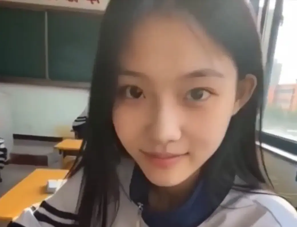 我的十八岁女友无删减版4K蓝光在线观看-黄果AI短剧高甜治愈全集-星空影院免费播放结局太甜